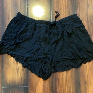 Black flows shorts